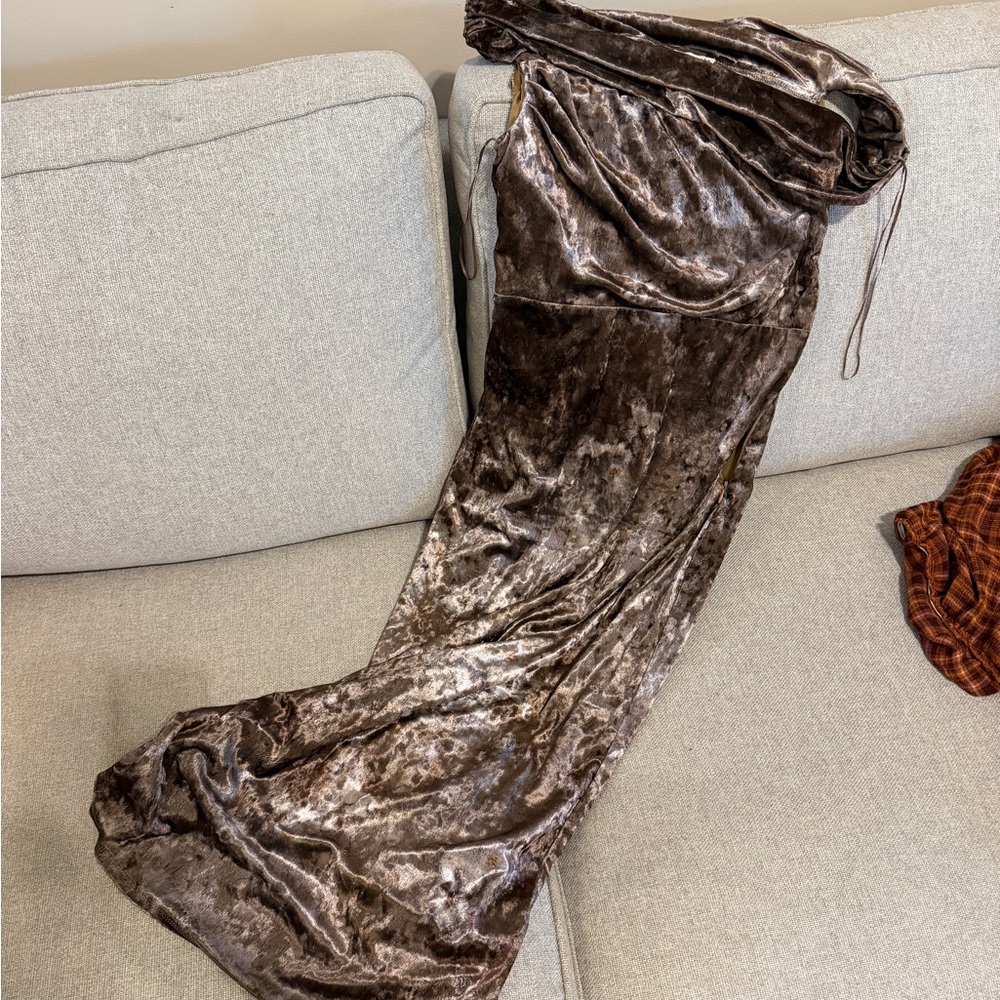 Vici Velvet Midi Dress in Brown
